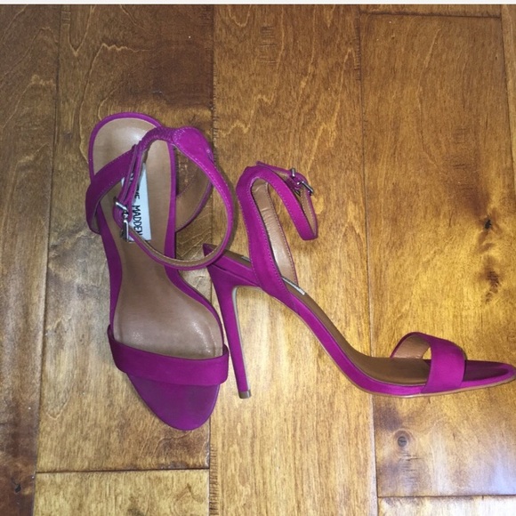 Purple Steve Madden “Reno” Strappy Fuchsia Sandals - Picture 4 of 4